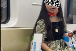 女孩呕吐视频,女孩突发呕吐，紧急时刻见证人间真情